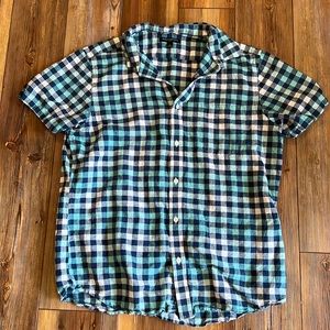 Banana Republic short sleeve button up with front left pocket. LG.